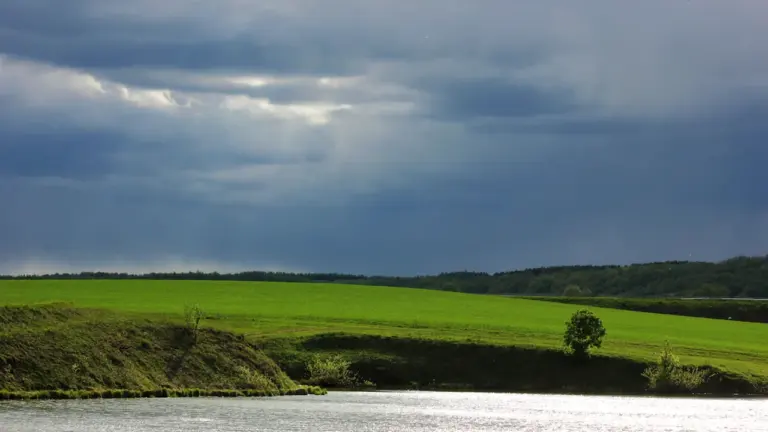 22–23 sierpnia nad wodą: sinice, burze i zakazy
