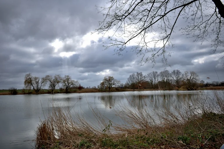 22–23 sierpnia nad wodą: sinice, burze i zakazy