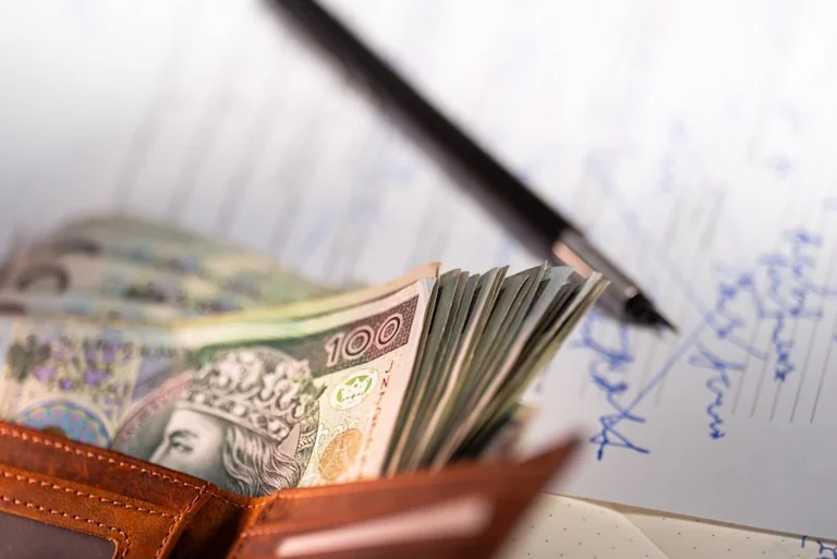 Płaca minimalna 2027: próg 5000 zł, decyzja do 15 września