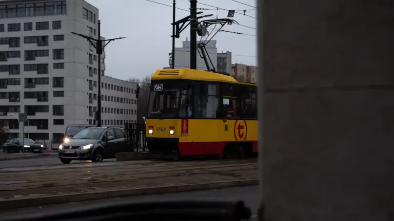 Powrót do szkół w Warszawie: zmiany w ruchu 1 września 2026