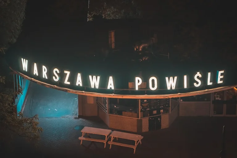 Warszawa wieczorem 27 sierpnia: plan i bezpieczny powrót