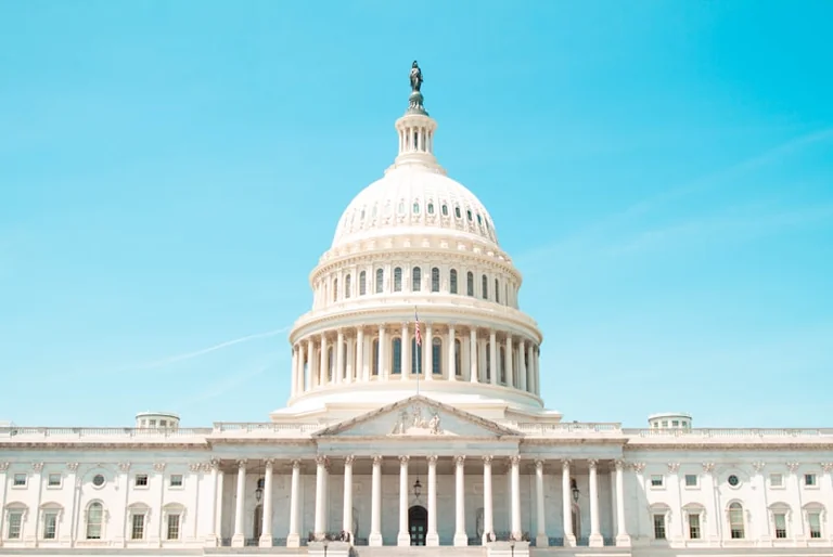 Wybory do Izby USA 2026: czy Republikanie zdobędą 218 mandatów?