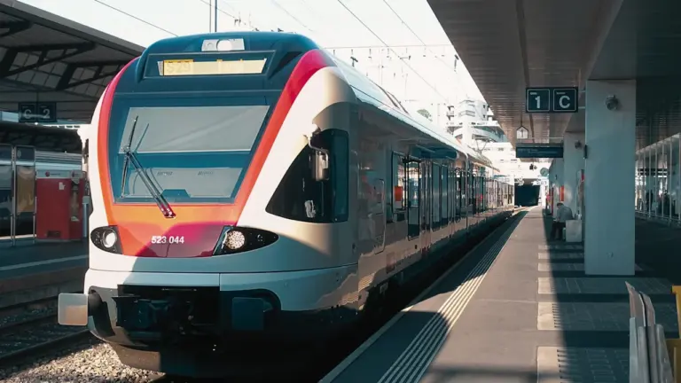 Dojazdy 8 września: gdzie sprawdzić drogi i pociągi