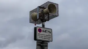 Syreny i Alert RCB: jak rozpoznać zagrożenie i reagować